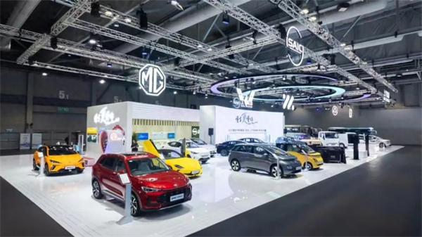 上汽用半年时间，展现出中国汽车“头雁”的变革伟力