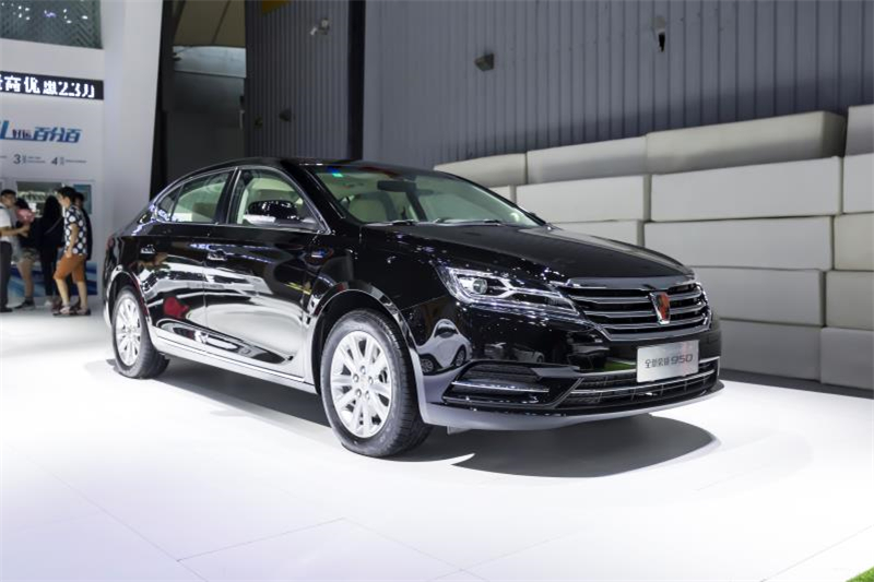 全新荣威950、荣威e950定义“高级轿车” 成都车展亮相售价16.88万起 互联网汽车上市一周年 系统升级带来颠覆式进化
