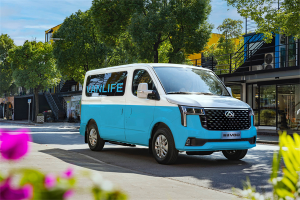 跑得猛、花得少、养得省、全场景！“全场景高价值轻客”上汽大通新途V80 9AT荣耀上市，全面高人一档